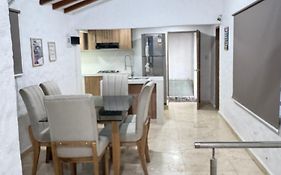 Apartamento en Rodadero cerca al mar con parqueadero privado